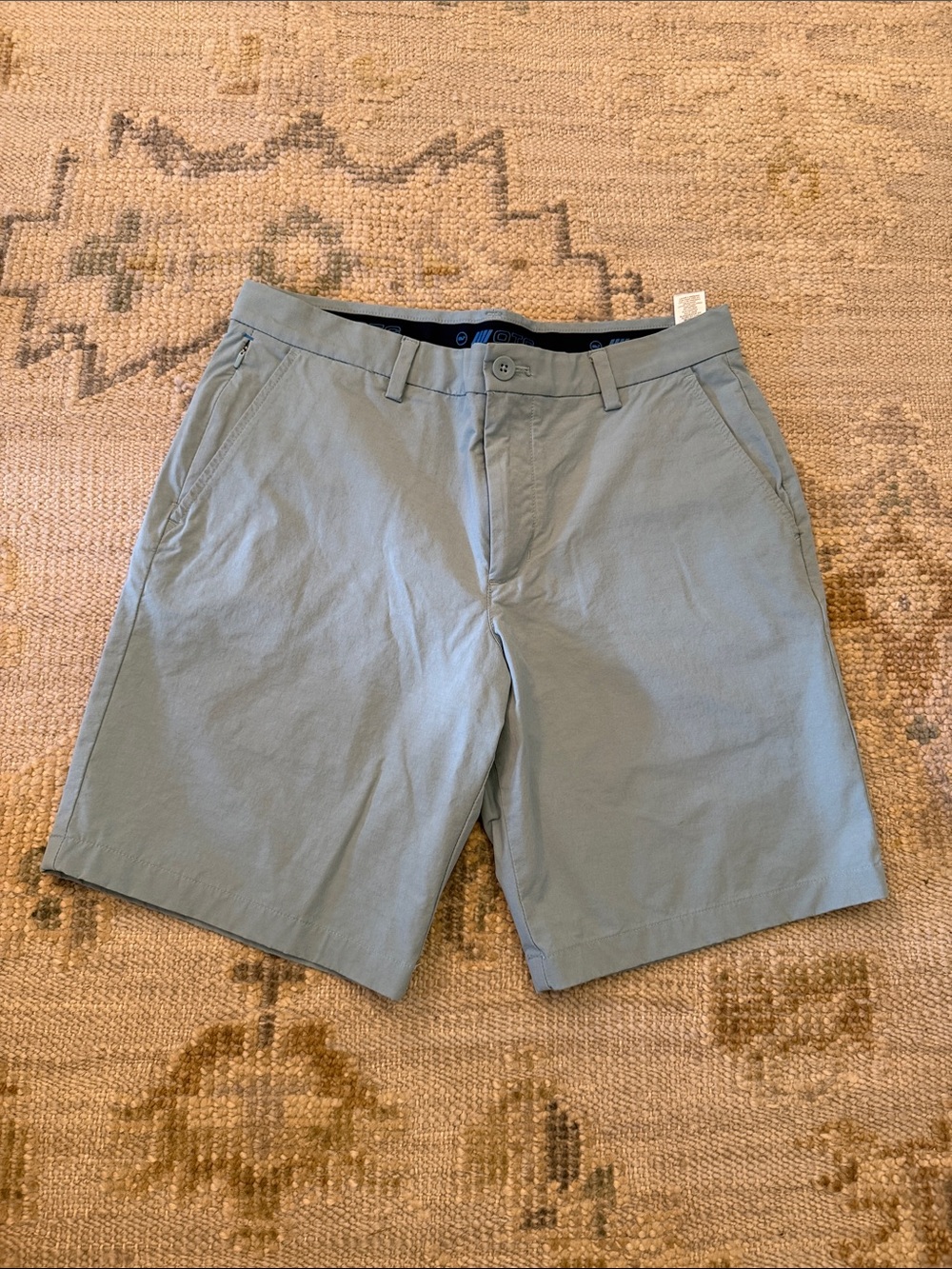 Vineyard Vines Men's Sage Green On-The-Go Shorts. Size 32.